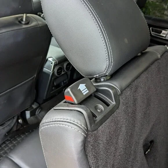 Land Rover rear seat release handle HXG500290PVJ - Picture 3 of 5